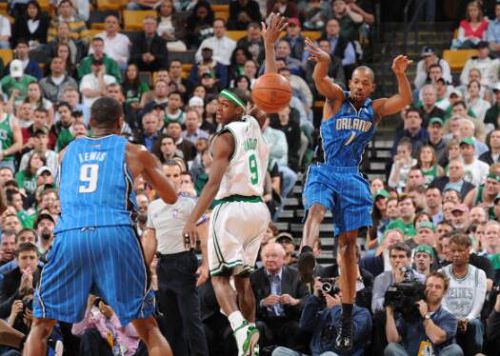 状元秀的荣耀与挑战：从文班亚马到詹姆斯，NBA新老状元的较量  