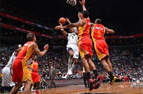  NBA新赛季风云再起：骑士豪取十连胜，雄鹿与76人深陷泥潭